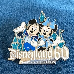 💎 Disneyland Resort 60th Diamond Celebration Pin – Mickey & Minnie